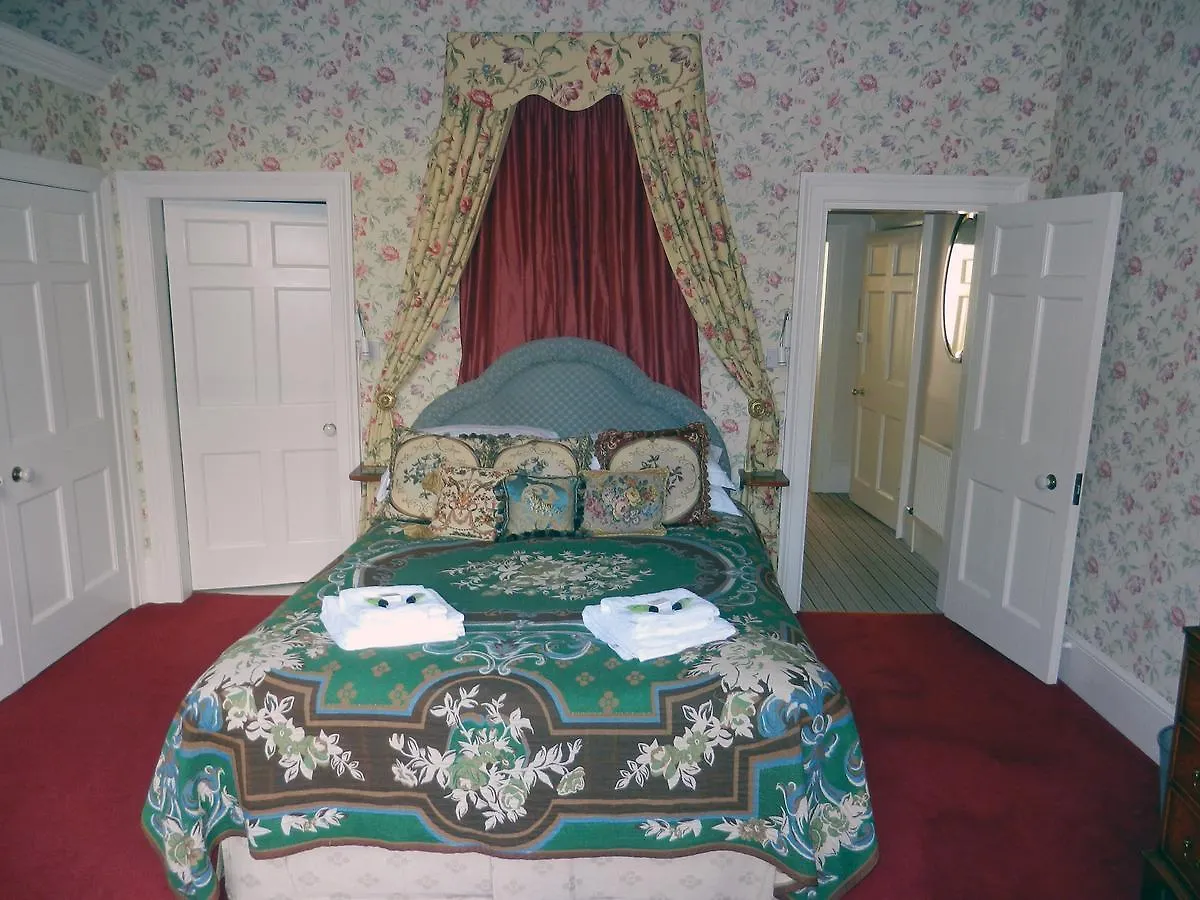 The Circus Apartment Bath